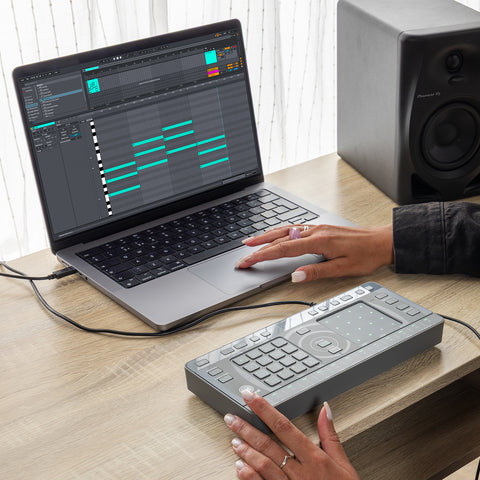Chordcat_WEB_Key features_DAW connection_1440x1440.jpg__PID:891590ad-6212-43bc-ac5a-50db26d70cab