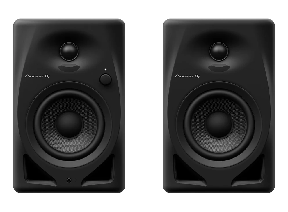 DM-40D_cgi-1792x1316-pc_front_B_a1ca88fd-4ea4-421c-9366-fcf87837b9e5.webp__PID:6d8669c3-baab-4fea-9d5c-f1d0575f673c